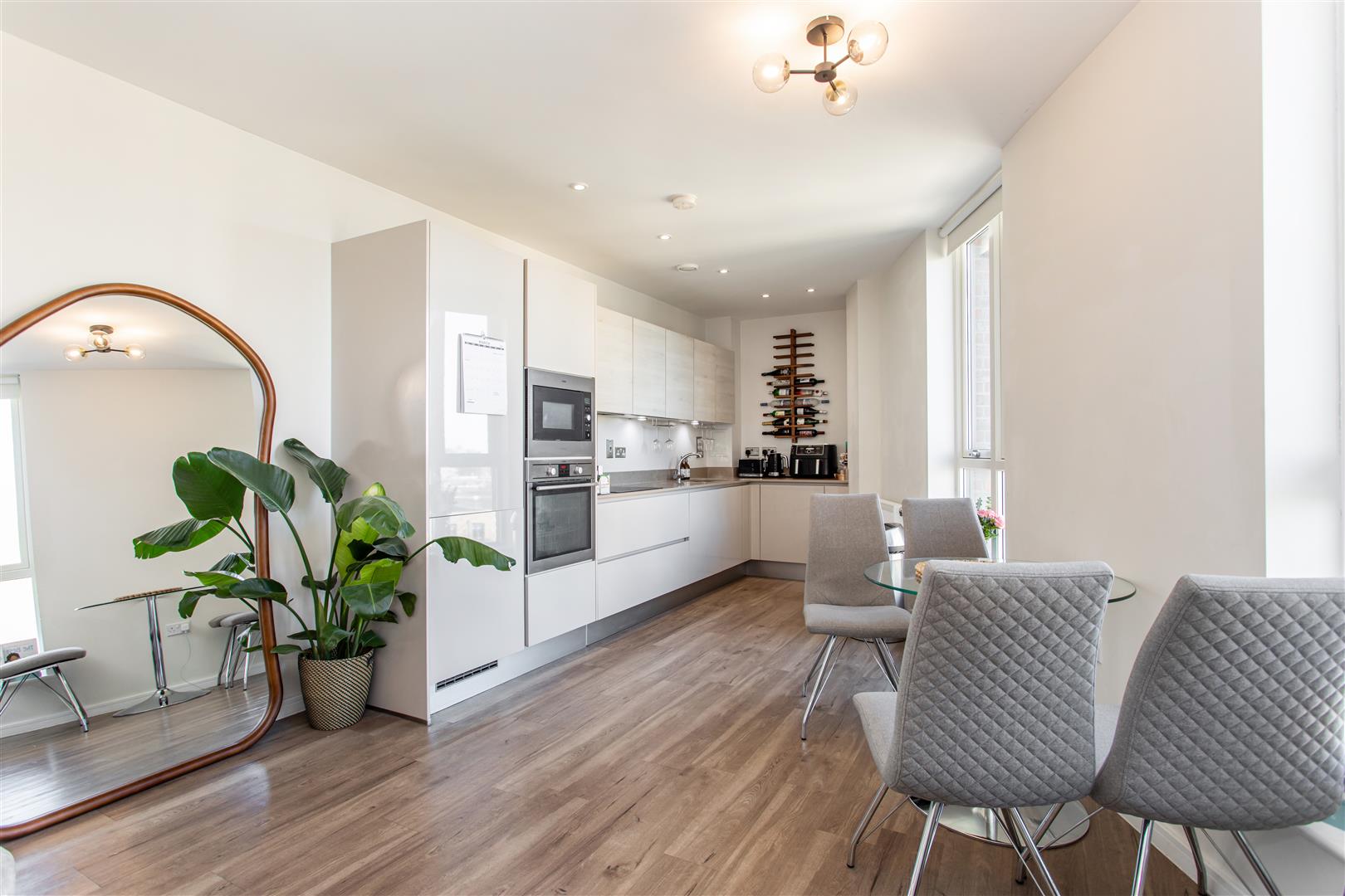 2 bed property in Geoff Cade Way, Mile End